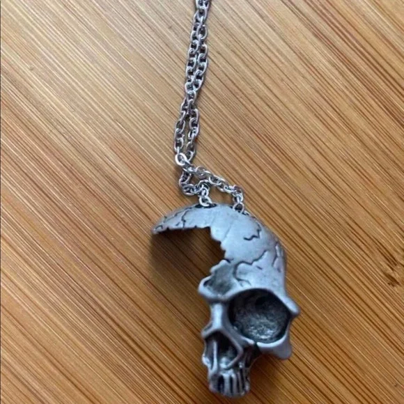 “Shattered Skull” Broken Half Gunmetal Steel Goth Punk Halloween Unisex Necklace - Picture 16 of 16